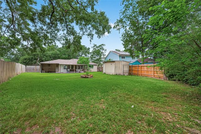 319 Kings Port Street, Crosby, TX 77532