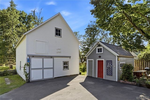 486 Pleasant Avenue, Hamburg, NY 14075