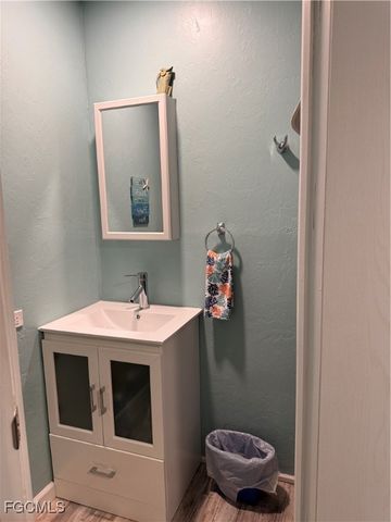 81 Sun CIR, Fort Myers, FL 33905