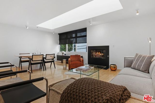 5806 Waring Avenue 14, Los Angeles, CA 90038