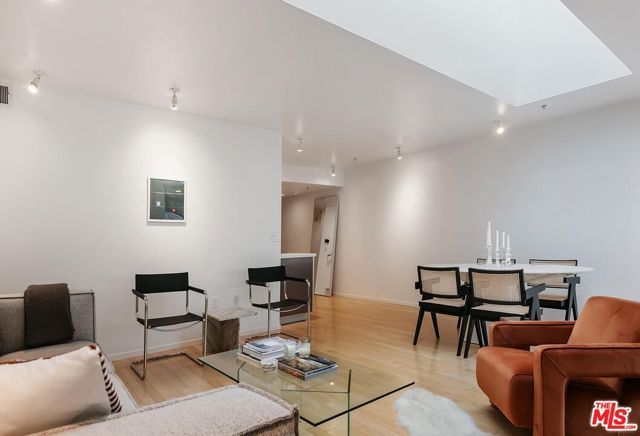 5806 Waring Avenue 14, Los Angeles, CA 90038
