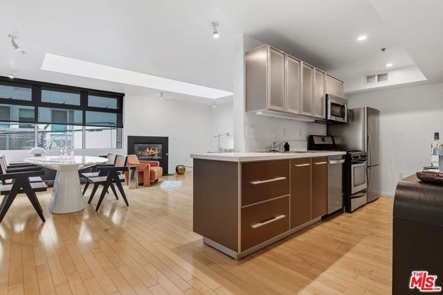 5806 Waring Avenue 14, Los Angeles, CA 90038