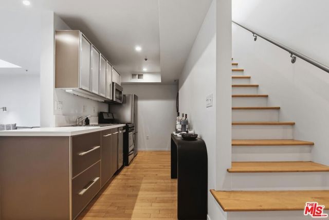 5806 Waring Avenue 14, Los Angeles, CA 90038