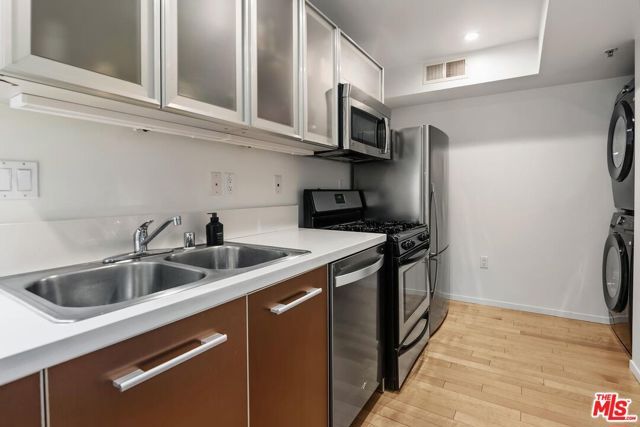 5806 Waring Avenue 14, Los Angeles, CA 90038