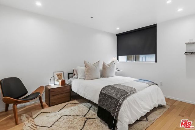 5806 Waring Avenue 14, Los Angeles, CA 90038