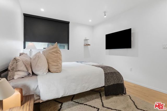 5806 Waring Avenue 14, Los Angeles, CA 90038