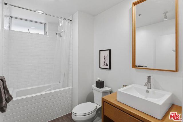 5806 Waring Avenue 14, Los Angeles, CA 90038