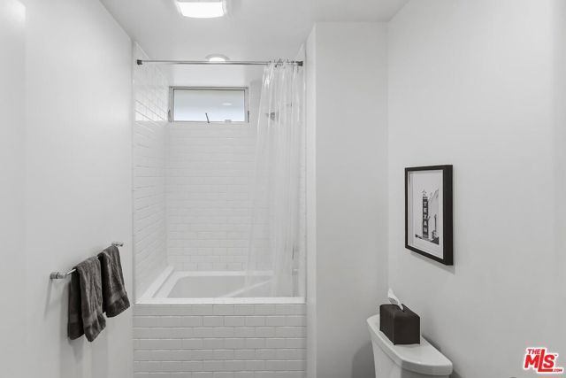 5806 Waring Avenue 14, Los Angeles, CA 90038
