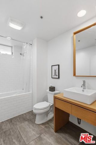 5806 Waring Avenue 14, Los Angeles, CA 90038
