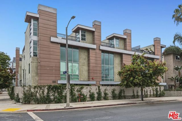 5806 Waring Avenue 14, Los Angeles, CA 90038