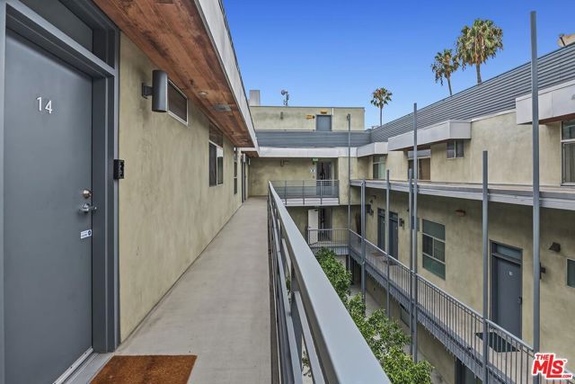 5806 Waring Avenue 14, Los Angeles, CA 90038