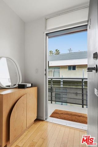 5806 Waring Avenue 14, Los Angeles, CA 90038