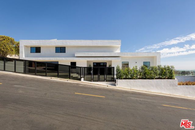 2110 HERCULES Drive, Los Angeles, CA 90046