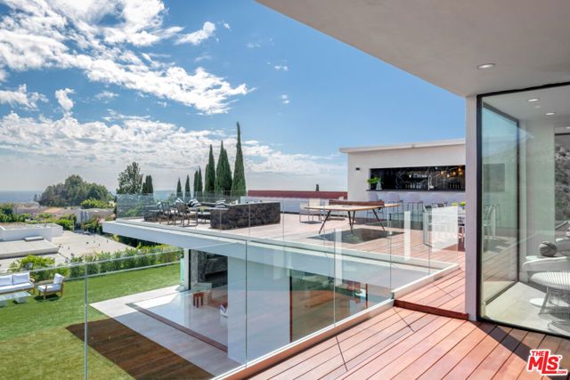 2110 HERCULES Drive, Los Angeles, CA 90046