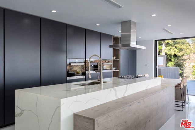 2110 HERCULES Drive, Los Angeles, CA 90046