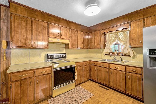 180 Mountain Valley Drive, Eden, NC 27288