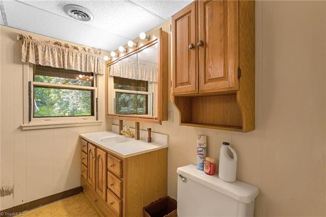 180 Mountain Valley Drive, Eden, NC 27288