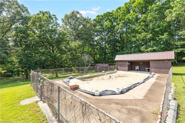 180 Mountain Valley Drive, Eden, NC 27288