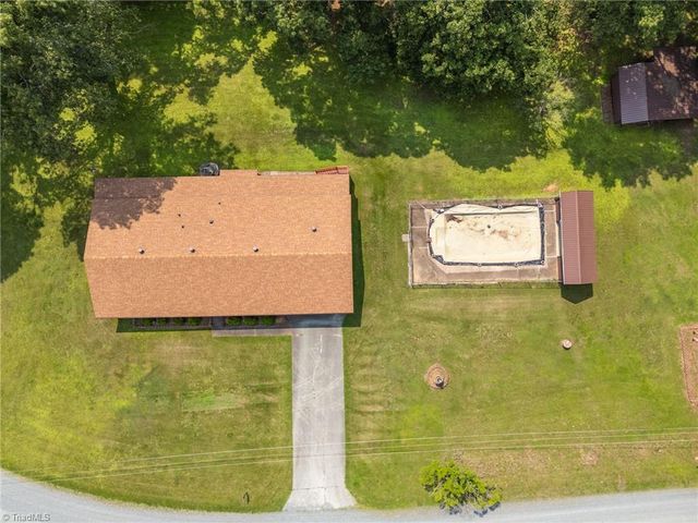 180 Mountain Valley Drive, Eden, NC 27288