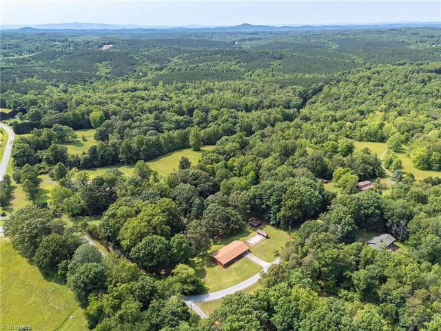 180 Mountain Valley Drive, Eden, NC 27288