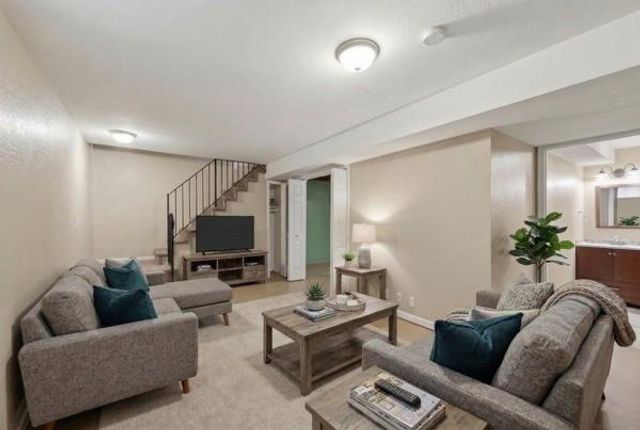 9623 E 32nd Street S, Independence, MO 64052