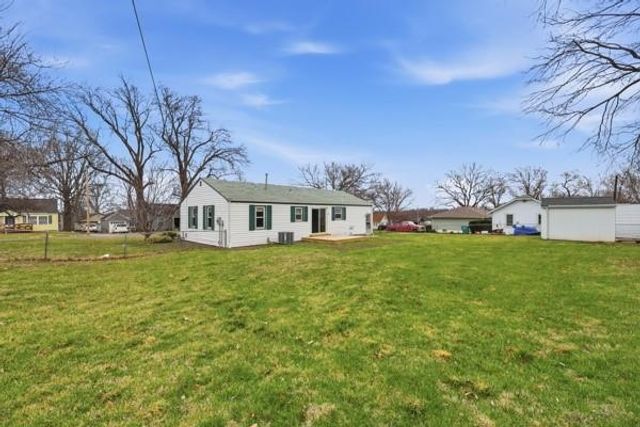 9623 E 32nd Street S, Independence, MO 64052