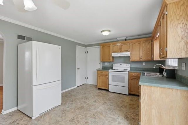 9623 E 32nd Street S, Independence, MO 64052