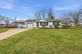 9623 E 32nd Street S, Independence, MO 64052