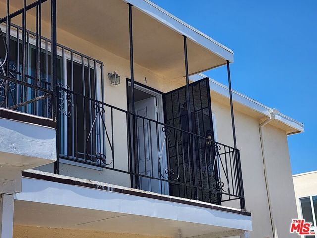1499 W 35th Place 4, Los Angeles, CA 90018