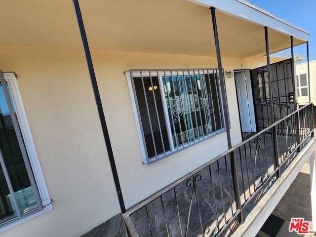 1499 W 35th Place 4, Los Angeles, CA 90018