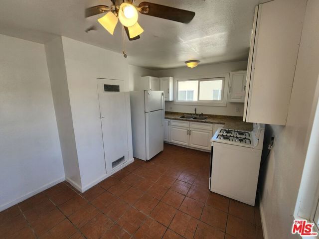 1499 W 35th Place 4, Los Angeles, CA 90018