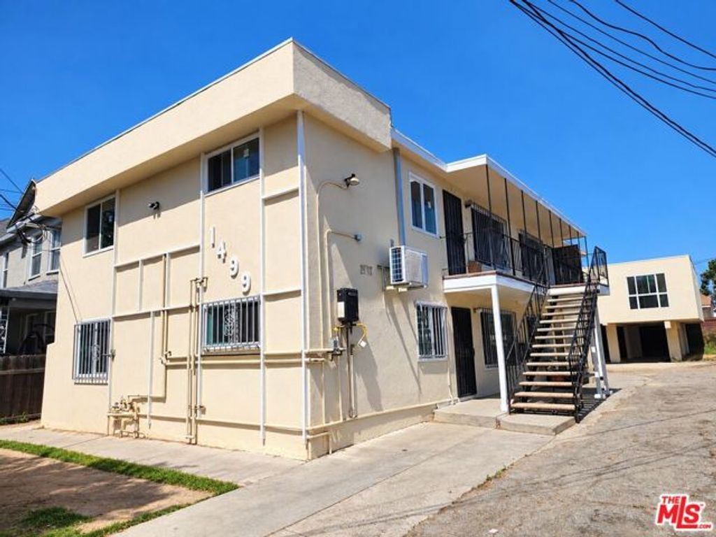 1499 W 35th Place 4, Los Angeles, CA 90018