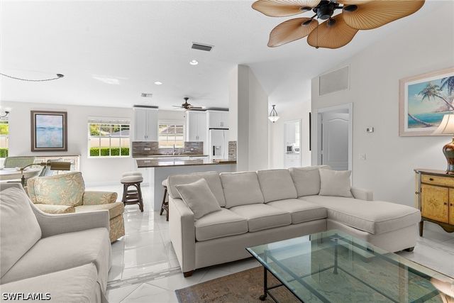 3210 Barbados LN, Naples, FL 34119