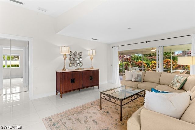 3210 Barbados LN, Naples, FL 34119