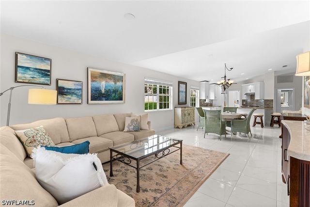 3210 Barbados LN, Naples, FL 34119