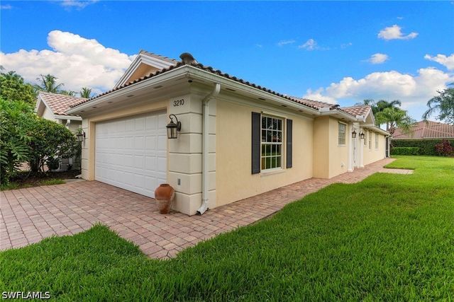 3210 Barbados LN, Naples, FL 34119