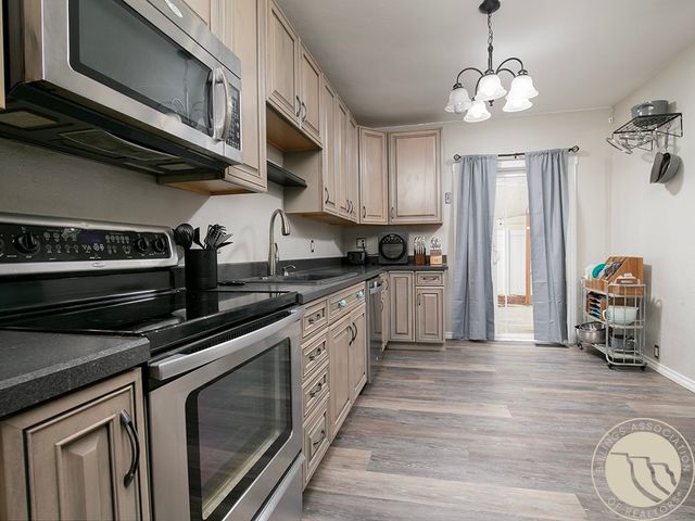 528 N Lakeview Dr, Billings, MT 59105