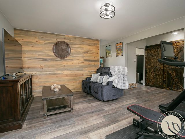 528 N Lakeview Dr, Billings, MT 59105