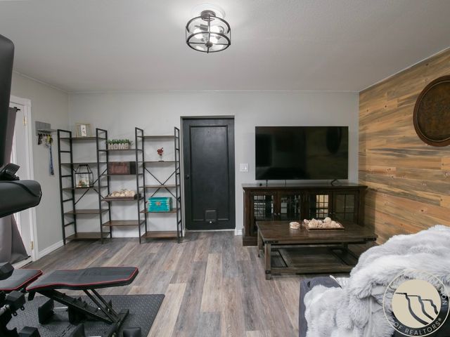 528 N Lakeview Dr, Billings, MT 59105