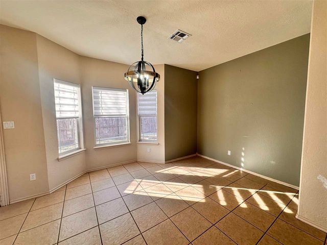 2010 NE 36th St, Lawton, OK 73501