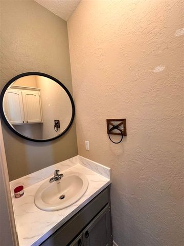 2010 NE 36th St, Lawton, OK 73501