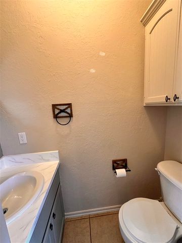 2010 NE 36th St, Lawton, OK 73501