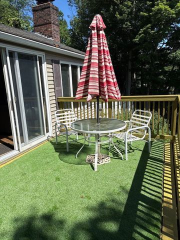 8 Julia Ann Dr, Holland, MA 01521