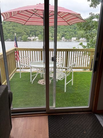8 Julia Ann Dr, Holland, MA 01521