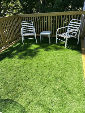 8 Julia Ann Dr, Holland, MA 01521