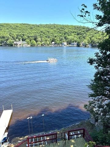 8 Julia Ann Dr, Holland, MA 01521