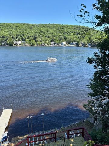 8 Julia Ann Dr, Holland, MA 01521