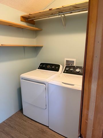 8 Julia Ann Dr, Holland, MA 01521