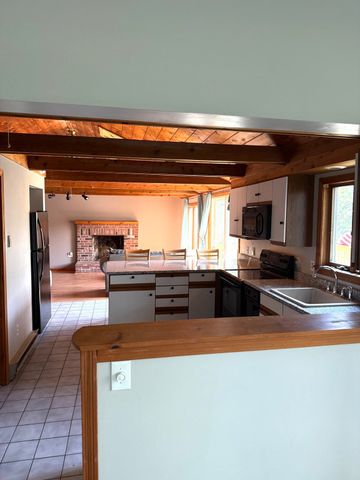 8 Julia Ann Dr, Holland, MA 01521