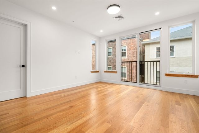 58 Kent U303, Brookline, MA 02445